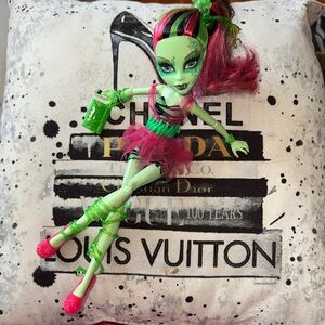 Monster high Dolls sold separately/bundles